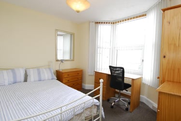 4 bed house, 8 Sea View Avenue, Lipson, Plymouth, PL48RU - Image 6